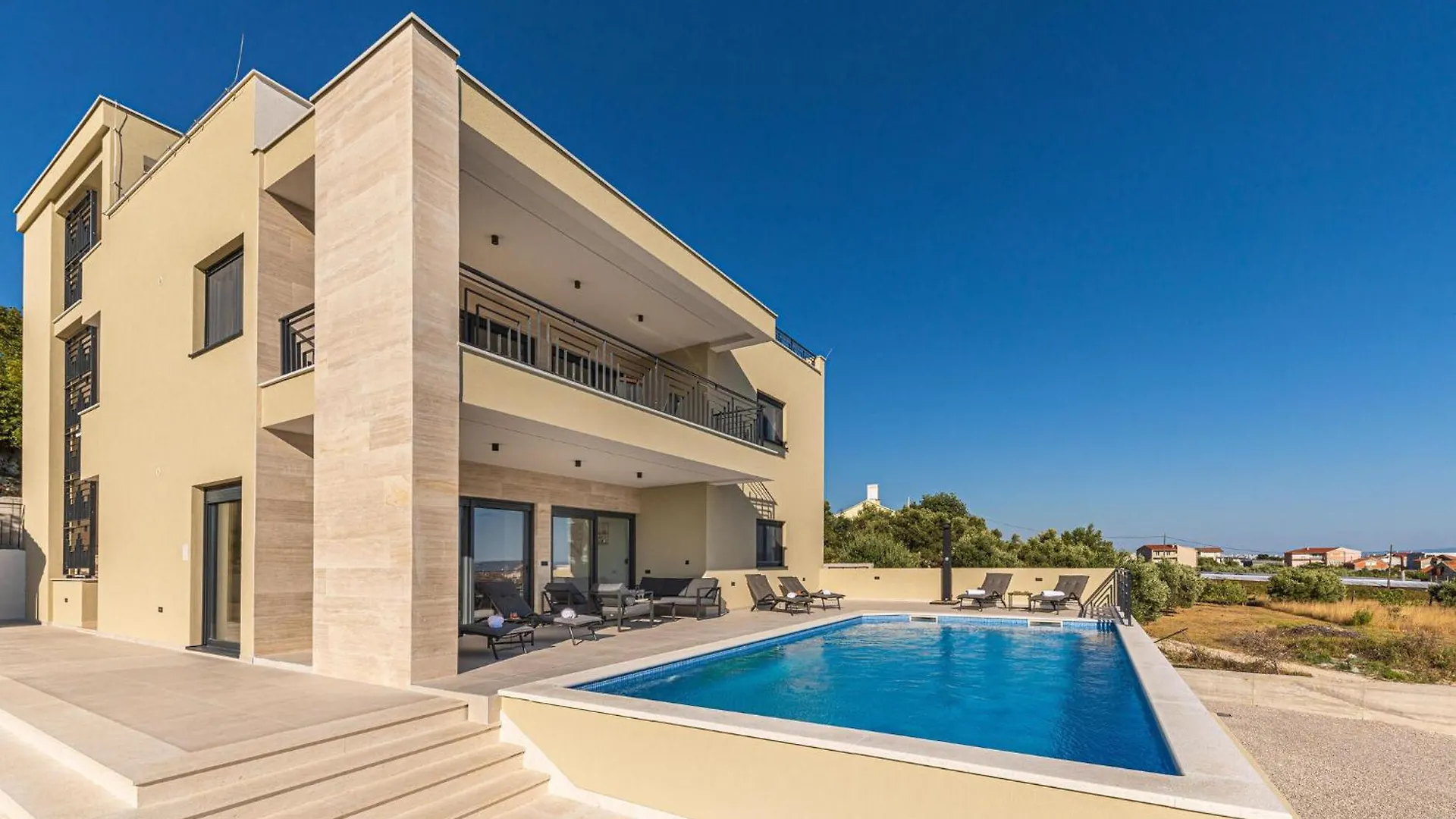 6 Bedroom Stunning Home In Kastel Luksic Kaštela